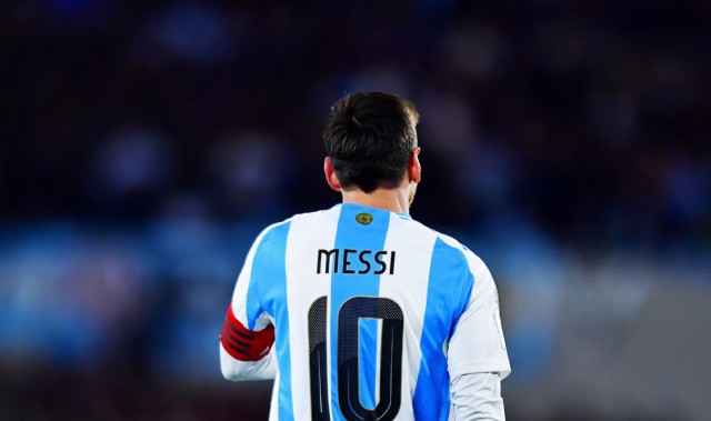 v站体育-同行评10号位排名：梅西历史第一！马拉多纳第七、贝利第八！