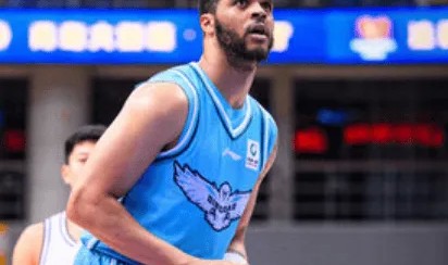 v体育-韦瑟斯庞半场8中4，罚球7中6得到15分2篮板2助攻2抢断