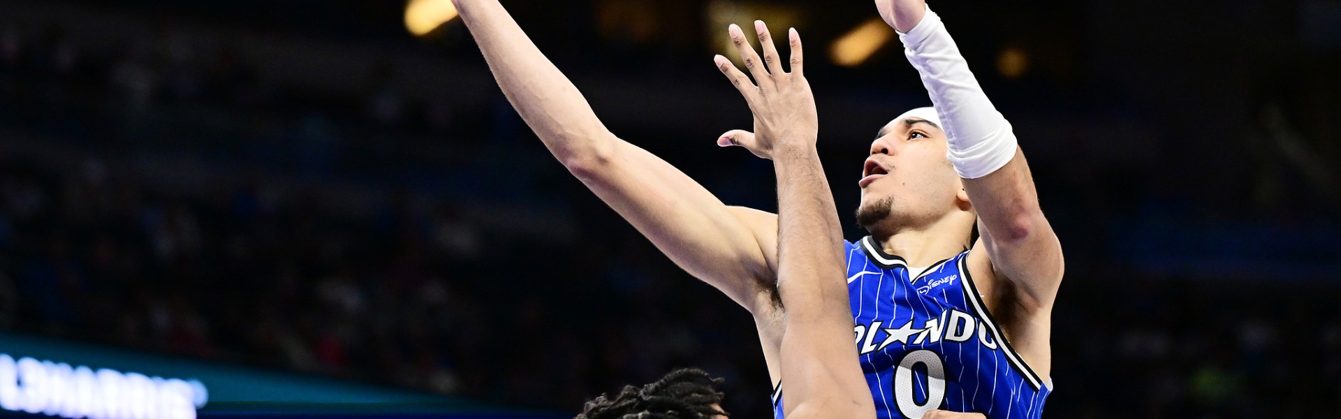 v站-布莱克26分贝恩25分 库兹马仅3分魔术战胜雄鹿