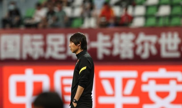 v站体育-媒体聚焦抽签：国足突围机会大 李铁需打出性价比