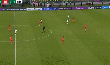 v体育-U23国足更衣室狂欢庆祝，主帅安东尼奥：先享受今天，我们会和日本战斗到底！AFC亚洲杯、中国足协发文点赞