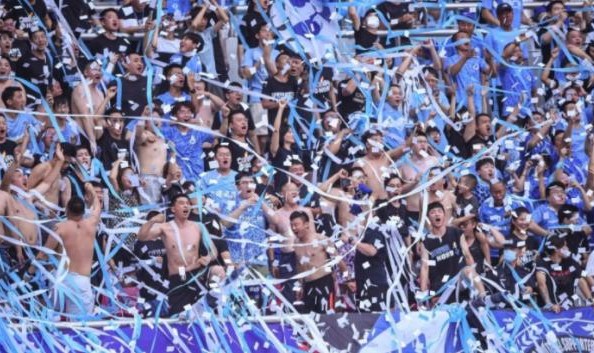 v站-中超观众回归！生活本质是滥竽充数和锦上添花！