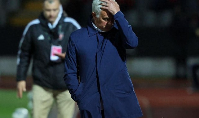 穆里尼奥又抓内鬼+语出惊人 本菲卡若解约 球迷希望阿莫林执教|何塞·穆里尼奥|葡超|本菲卡足球俱乐部|欧冠冠军|球队_新浪体育_新浪新闻