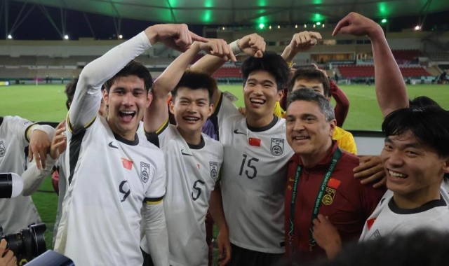 v站体育-进军亚洲杯决赛，U23国足用“力量足球”展现自信｜新京报快评